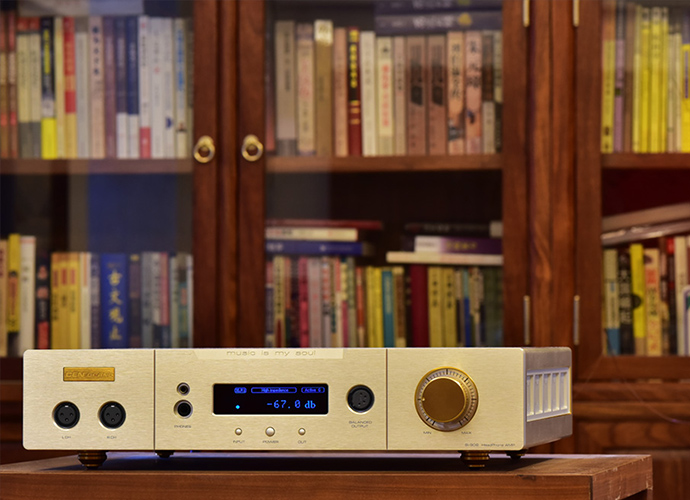9i-906 "Silver Fox" Headphone Amplifier
